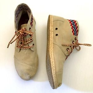 Tom’s Women's Beige Suede  Moccasin Ankle Boots Booties Embroidered Sz W8 US